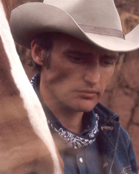 After a film production wraps in peru, an american there is nearly a full fifteen minute gap in between the first title card, a film by dennis hopper and the other title card, the last movie. The Making of Dennis Hopper's The Last Movie