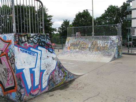 Thomas coppz lundy, keown cantrell ve dean aiden murphy ile birlikte waterford skatepark'da. Derby Road, Watford Skatepark - Hertfordshire Skateparks ...