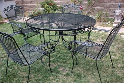 Vintage Wrought Iron Patio Set Table And 4 Armchairs 48″ Diameter