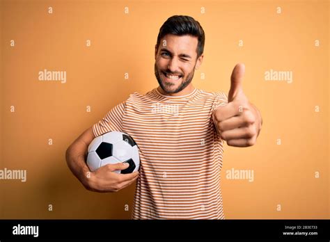 Soccer Player Showing Thumbs Up Hi Res Stock Photography And Images Alamy