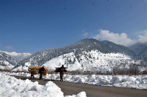 Fall in love with jammu & kashmir with our affordable kashmir tour packages. Mesmerising photos of fresh snowfall in Jammu and Kashmir ...