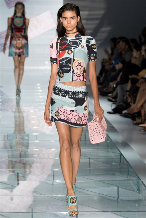 The week of fashion showcased a variety of collections from established, as well as up and coming designers across asia. Versace 2015 Spring/Summer | Fashion Gone Rogue