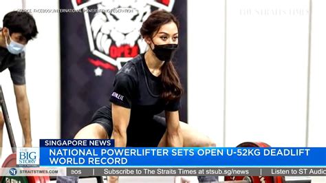 Powerlifting Singaporean Farhanna Farid Sets World Record For Open U