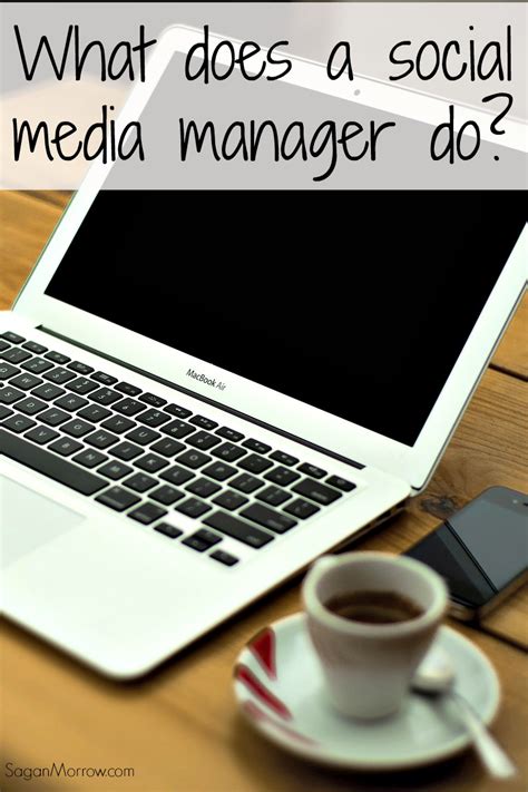 A fresh look at social media marketing strategy of apple. What does a social media manager do?