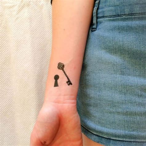 77 Fantastic Wrist Key Tattoos Design