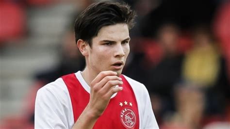 Age:21 years (5 april 2000). Ajax Onder-19 trekt 'mini-Klassieker' met overtuigende ...