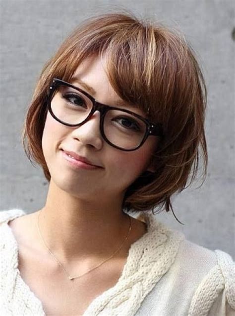 2023 Popular Short Haircuts With Glasses