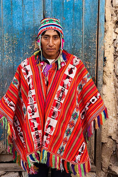 880 Peruvian Poncho Photos Taleaux Et Images Libre De Droits Istock