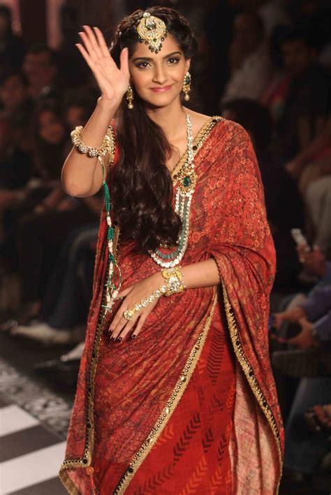 Actress Sonam Kapoor Sexy Hot Photos At Iijw 2013 Spicy Ammayi