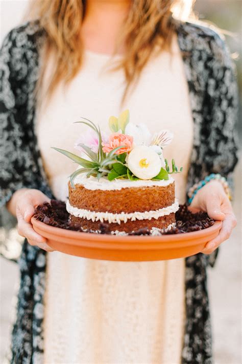 How do you choose the perfect wedding cake? Free People inspired wedding | Bohemian wedding ideas ...