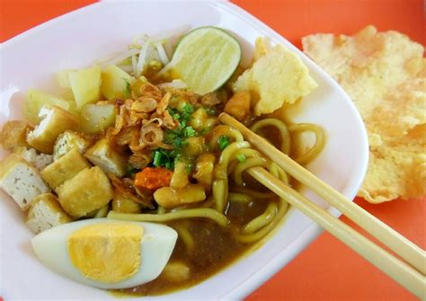 Ulek atau blender bahan bumbu kacang kecuali air dan air asam jawa. Mie rebus khas medan (Emie) | Resep | Resep, Resep masakan, dan Masakan