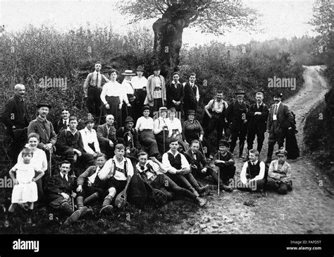 Gruppe Der Naturfreunde Cöln Auf Einer Wanderung Deutschland 1910er