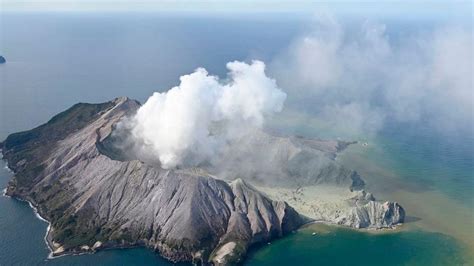 New Zealand Volcano Eruption Krystal Browitt From Melbourne Missing