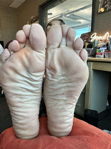 house of soles and footjobs on twitter fuckkkkk kyle s thick wrinkled soles 🥵😩