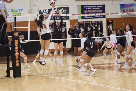 Varsity Volleyball Triumphs 3 0 Over Cedar Ridge On Parent Night