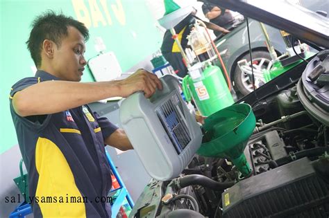Minyak itu menggenangi sekitar pelabuhan, dataran lang lang laut, hingga pemukiman rumah warga yang berdiri di atas laut sejak sabtu, 16 november 2019. Hanya 25 minit servis tukar minyak hitam di DTOX Car ...