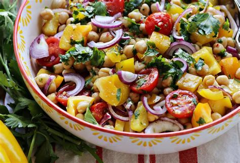 Farbenfroher Kichererbsen - Salat für den Thermomix