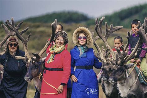 Reindeer Tour Mongolia Or Tsaatan Dukha Reindeer Tribe Mongolia Tours Nomadic Trails
