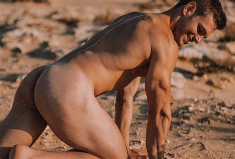 Australian Hunk Ben Miller Shows His Lovely Butt