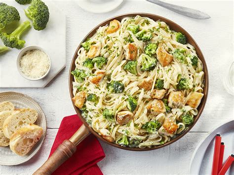 Substitute 1 pound fresh extra large shrimp, shelled and deveined for the chicken. Poulet et Brocoli Alfredo - Cuisinez avec Campbells