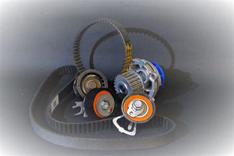 Alle 6 jahre gewechselt werden,spätestens nach ca 100000km.wenn er auch die wasserpumpe antreibt,sollte diese gleich mit gewechselt werden.es gibt ein entsprechendes kit,das riemen,wasserpumpe und spannrolle enthält. Wann muss man den Zahnriemen wechseln?