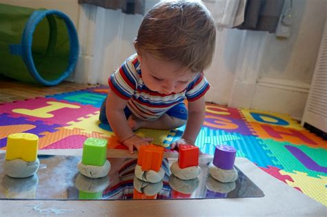 Developmental Activities For 9 Month Old Babies: Play ...