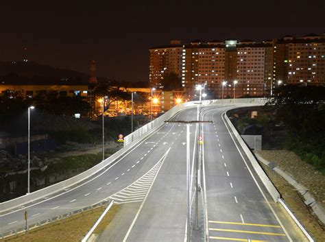 The karak toll plaza on the east coast expressway towards titiwangsa range, pahang. Snfor | Besraya