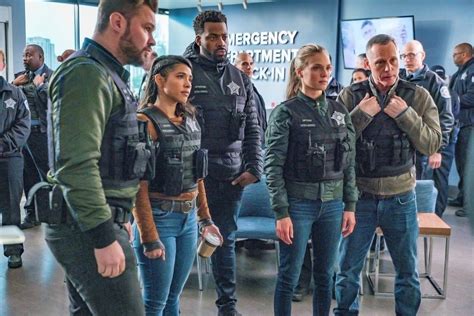 Chicago Pd Seasons Eight Nine And 10 Nbc Renews Cop Drama For Three