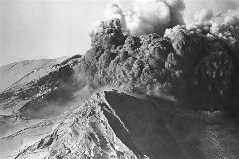 Photos Mt St Helens Erupts 40 Years Ago Killing 57 People