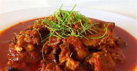 Membuat gule kambing yang enak seperti di restauran tidak susah asal masaknya benar dengan paduan bumbu yang tepat. Resep Kambing Masak Merah oleh Fimaanggra - Cookpad