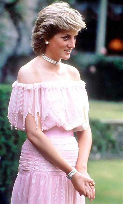 The portrait and style of dress was based on the final period of her life as she gained confidence in her role as an ambassador for humanitarian causes and. Diana - Queen of Hearts: 31 Glamorous Photos of the ...