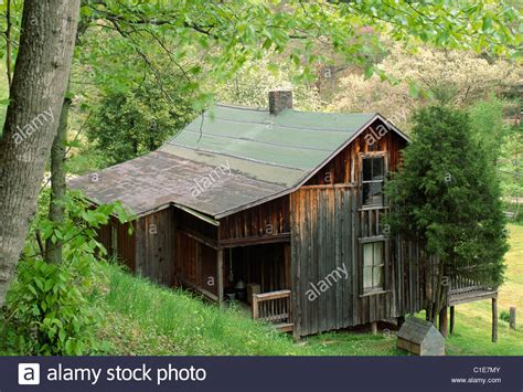 She and her famous sister, crystal gayle, gave fame and respect to coal mining and to mountain life through their music. Birthplace of country singer Loretta Lynn, Butcher Hollow ...