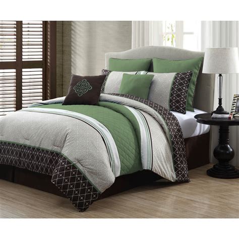 The combination of black and red always works magnificently to bring you a bold look. Cute Queen Comforter Set Adult King Size Green Red And ...
