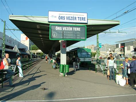 Die m2 hat eine länge von 10,3 km und hat 11. File:Budapest, Örs vezér tere, HÉV.jpg - Wikipedia