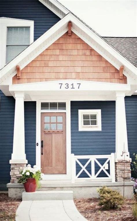 Paint your home's exterior with confidance with these modern farmhouse exterior paint color combinations. Beautiful Farmhouse Exterior Paint Colors Ideas 04 - HOMYHOMEE