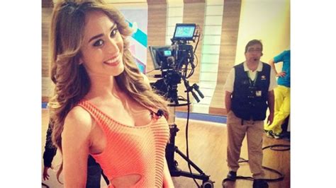 Presenter Cantik Bikin Acara Ramalan Cuaca Paling Ditunggu