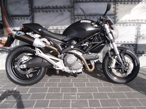 The bike was totally broken, says robin, but he could not fathom the idea of writing her off to the scrapyard. Speedy Bikes: ducati monster 696 black