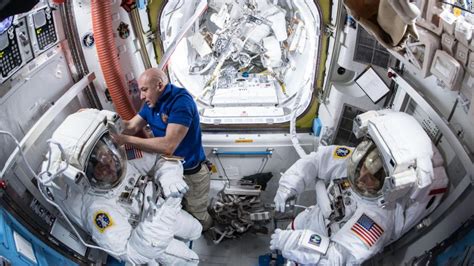 Life On Iss What Its Like To Live On The Space Station Cnn