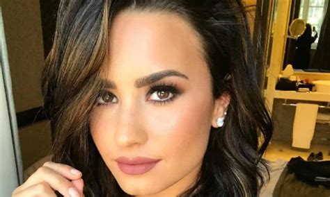 Demi Lovato Shows Off Freckles In Makeup Free Selfie 15 Other Bare Faced Celebs