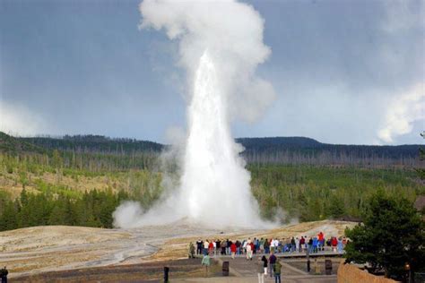 Interesting Things About Old Faithful Explore Yellowstones Geyser