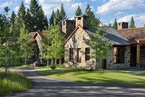 A Homestead In Montana Blends Rustic And Modern Details Rustic House