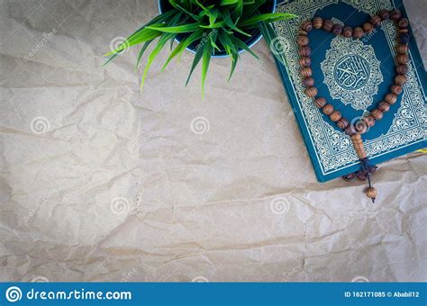 Flachlag Der Heilige Koran Mit Arabischer Kalligrafie Im Sinne Von Al