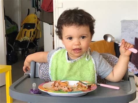 S'il grossit moins vite c'est parce qu'il bouge de plus en plus et parce qu'il consomme. Diversification alimentaire : de 1 à 3 ans
