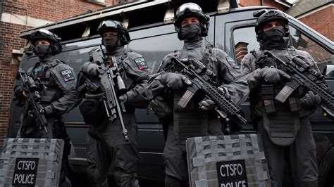 More armed police to patrol streets of London after Europe terror
