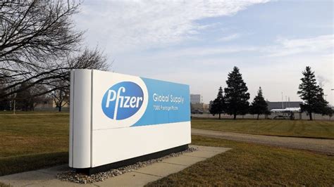 Pfizer is one of the world's largest pharmaceutical companies. لقاح "كورونا" يصنع جاذبية الأسهم في 2021 | MONEYBLOOMZ
