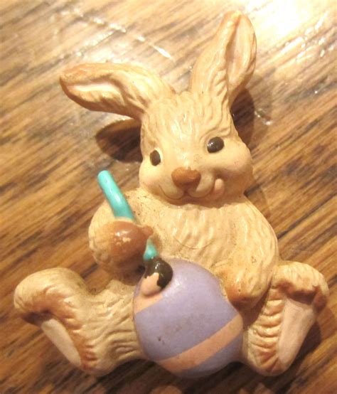Lapel Pin Hallmark Easter Bunny Painting An Egg 1985 Dragonfly Whispers