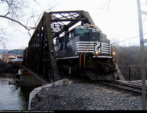 Ns 2654 Leads A Westbound Stack Train Across The Lehigh River Bridge