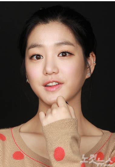 She began her career in the 2011 sitcom, vampire idol. 범인 아닌 피해자 이유비 향한 비난여론…왜? - 노컷뉴스