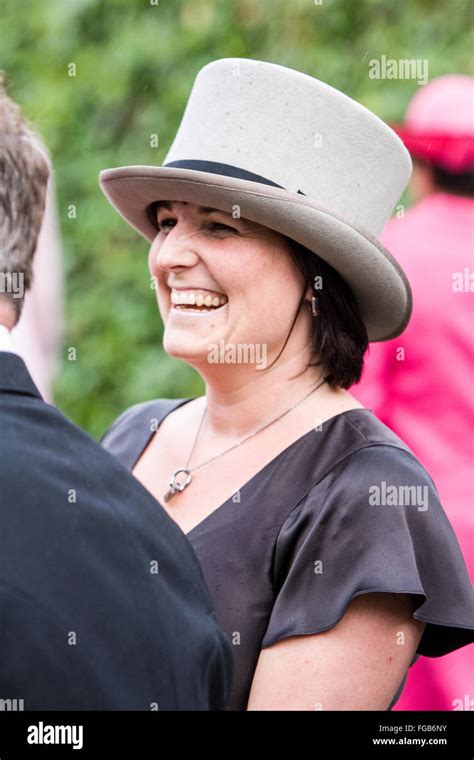 Fashion Hats Ladies Day Royal Ascot Hi Res Stock Photography And Images