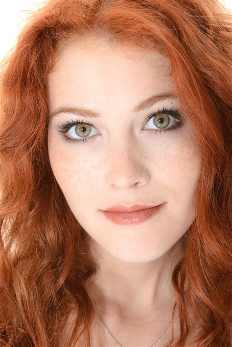 Pin By Ricardo Takeshi On 火の毛 Beautiful Red Hair Red Hair Woman Red Haired Beauty